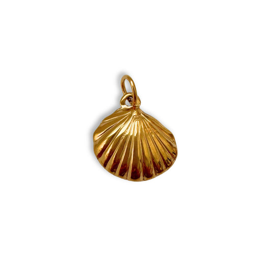 Gold Classic Scallop Charm