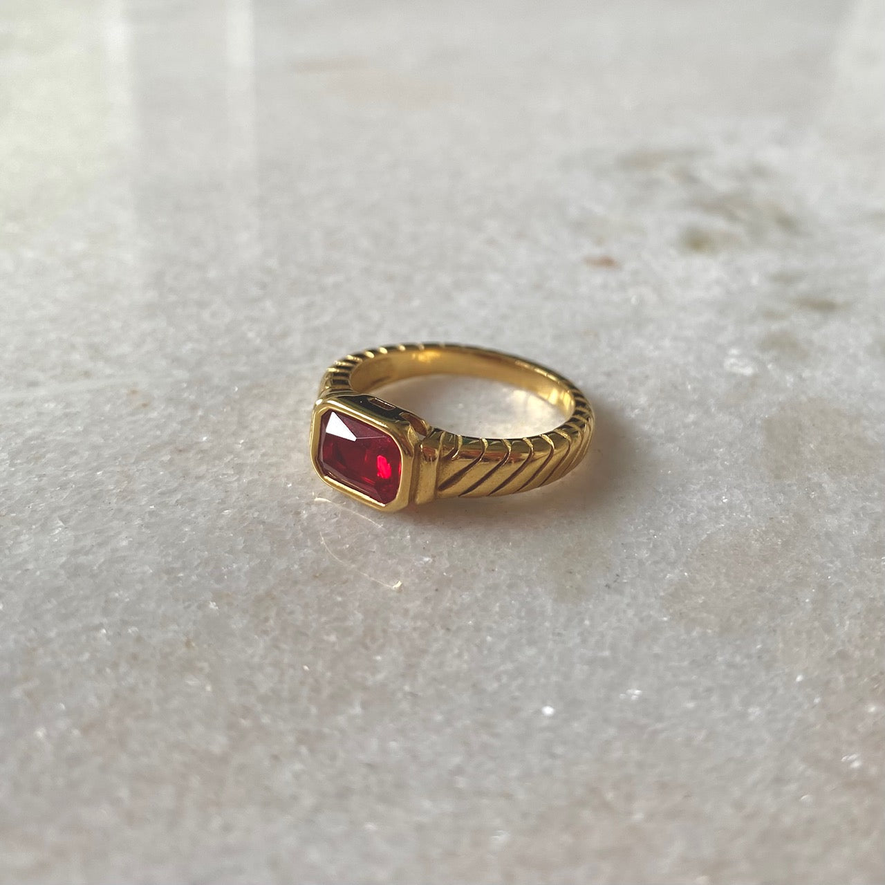 Lucia Ring Red